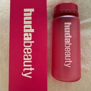 HUDA BEAUTY Vibrant Pink Bottle 550ml